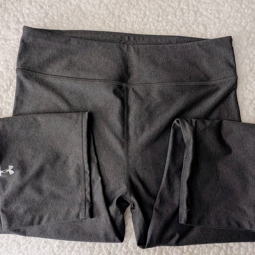 Under Armour Women's Dark Gray Compression Leggings Heat Gear Crop Length Size M